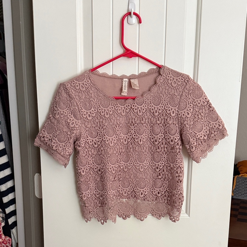Lace Cropped Top in Mauve